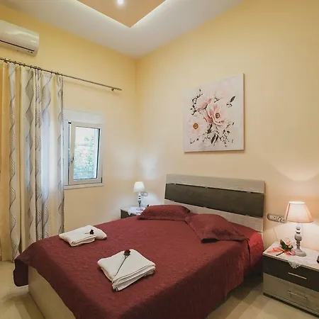 Spacious With Parking * Chania (Crete)